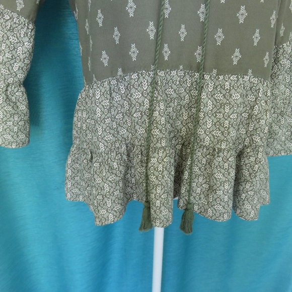 Green Blouse by Mudd - Picture 4 of 9